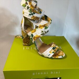 Gianni Bini Women's Heels - Yellow and Green Floral